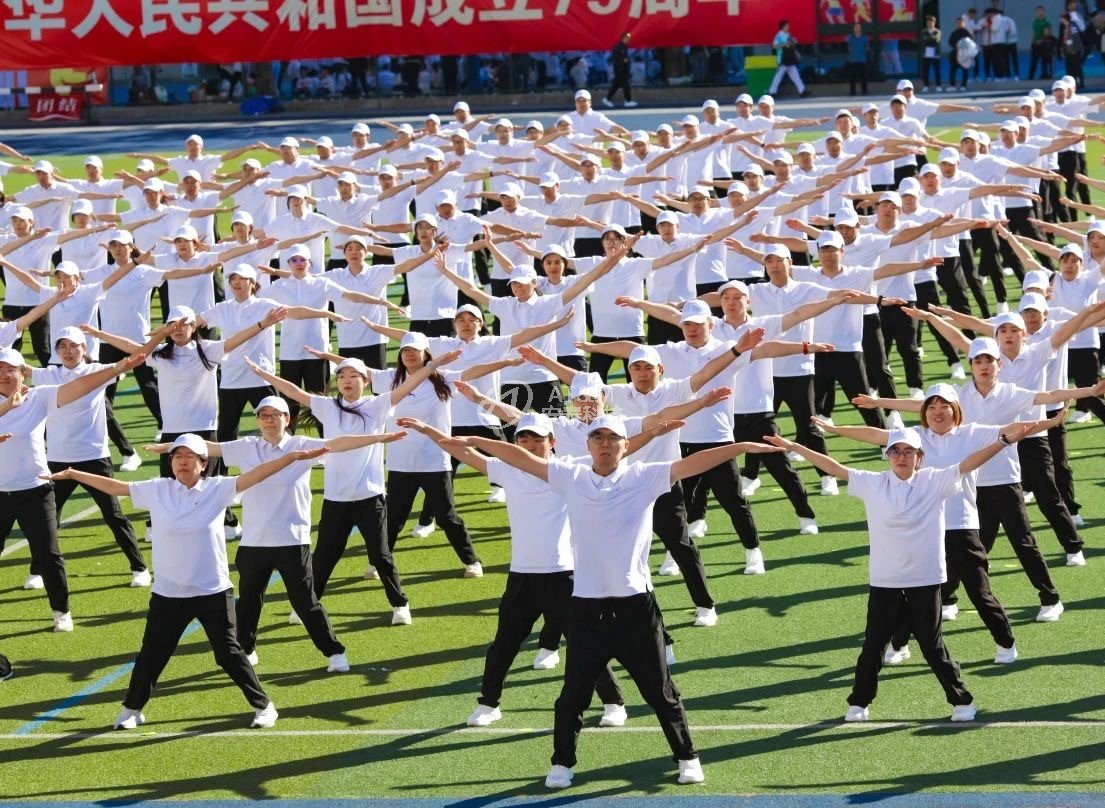 圖3 青春舞動展風(fēng)采 團(tuán)隊(duì)凝心譜華章.jpg 圖3 青春舞動展風(fēng)采 團(tuán)隊(duì)凝心譜華章.jpg